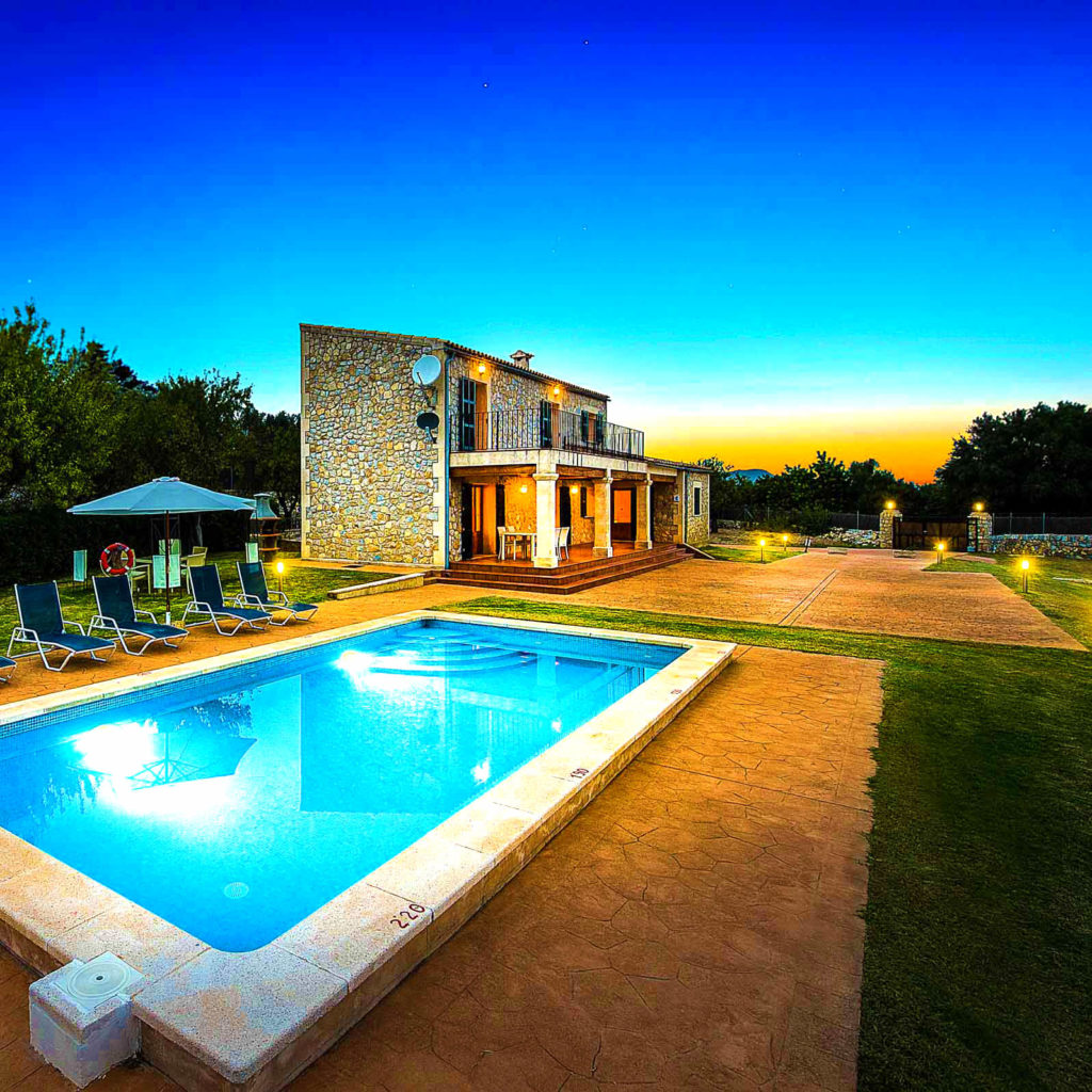 Win Villa Holiday & Flights (Worth £1,000)